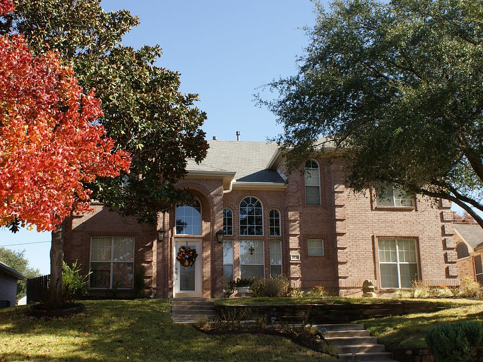 Lovely shade trees in front!