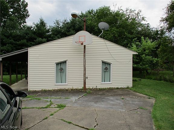 3rd image of 3390 5th Ave
