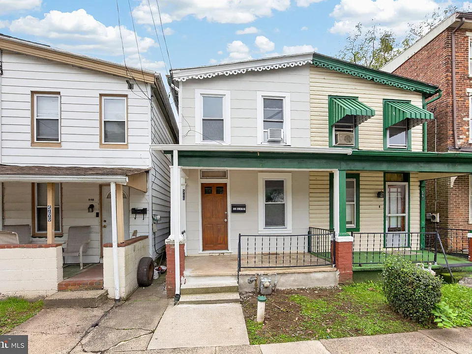 564 Walnut St