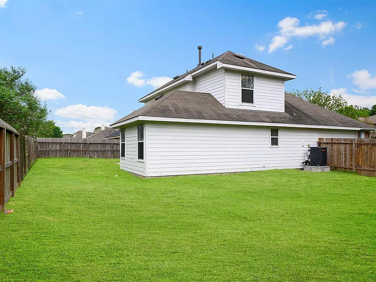 18401 Sunrise Oaks Ct — Photo 26