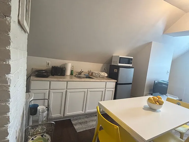 11710 Buckingham Ave — Photo 3