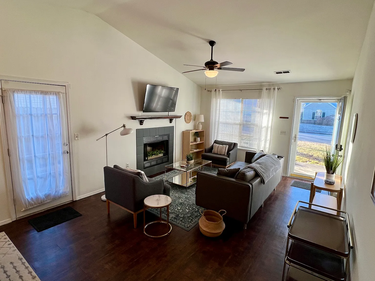 2 bed, 949 sqft, $1,500 — Photo 4