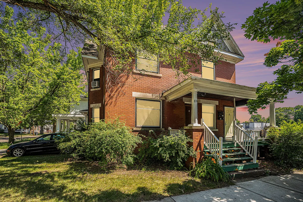 Building Photo - 838 W Cedar St #2