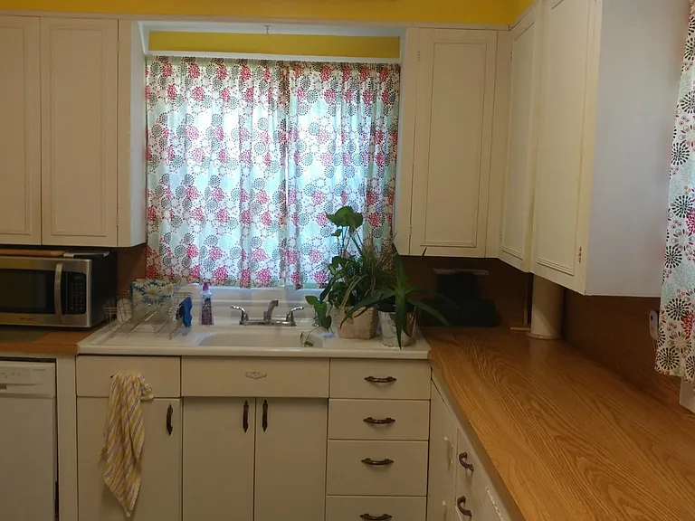 427 E Duffy St — Photo 7