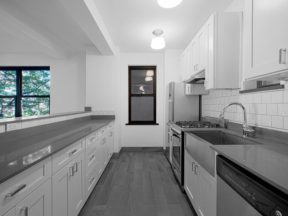 1st image of 433 W 21st St APT 4F