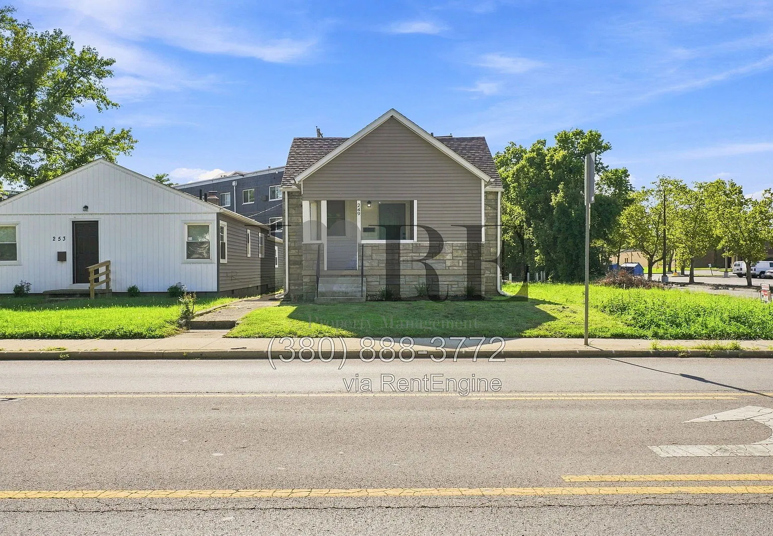 2 bed, 1.0 bath, 680 sqft, $1,249 — Photo 2