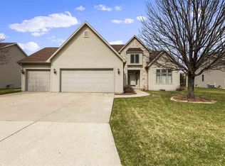 226 Whitenack Ct, Neenah, WI 54956