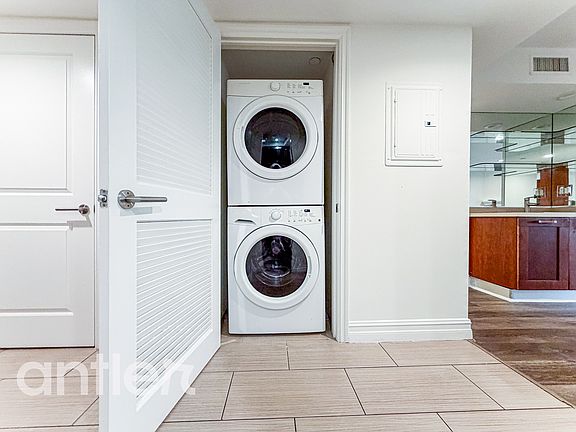 4th image of 1241 S Sherbourne Dr #G104