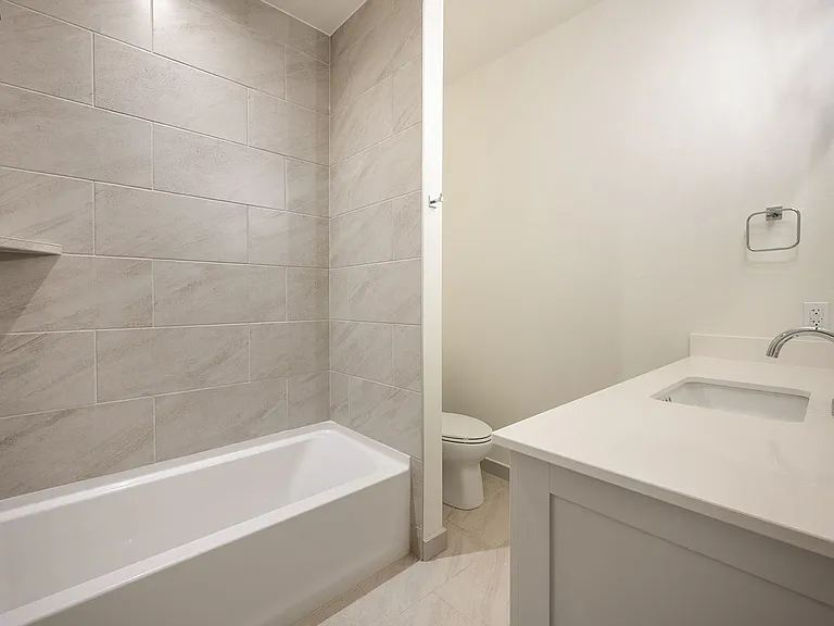 4909 Misty Wood Ln — Photo 25