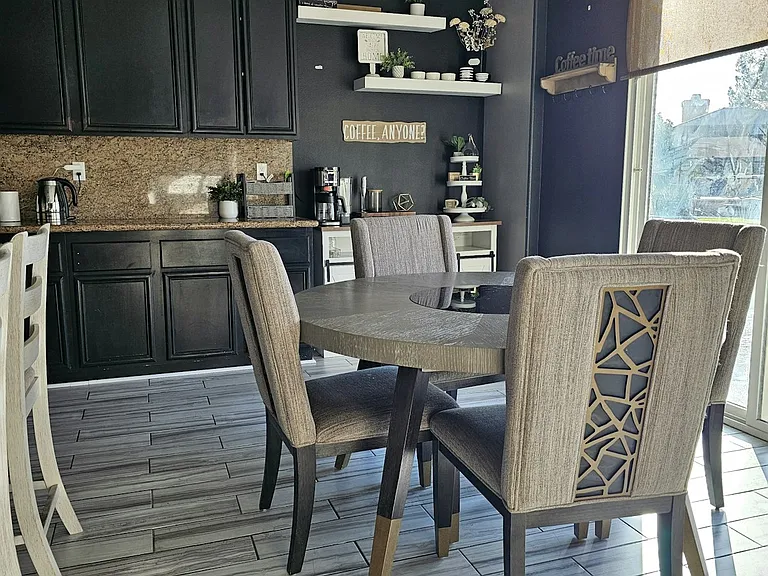 Kitchen/Dining table #2/View 4