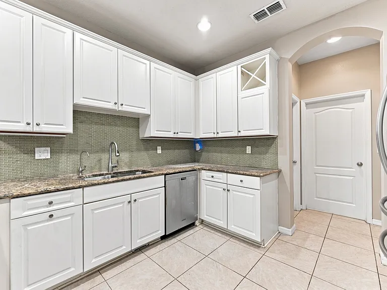 17013 Vilesta Dr — Photo 9