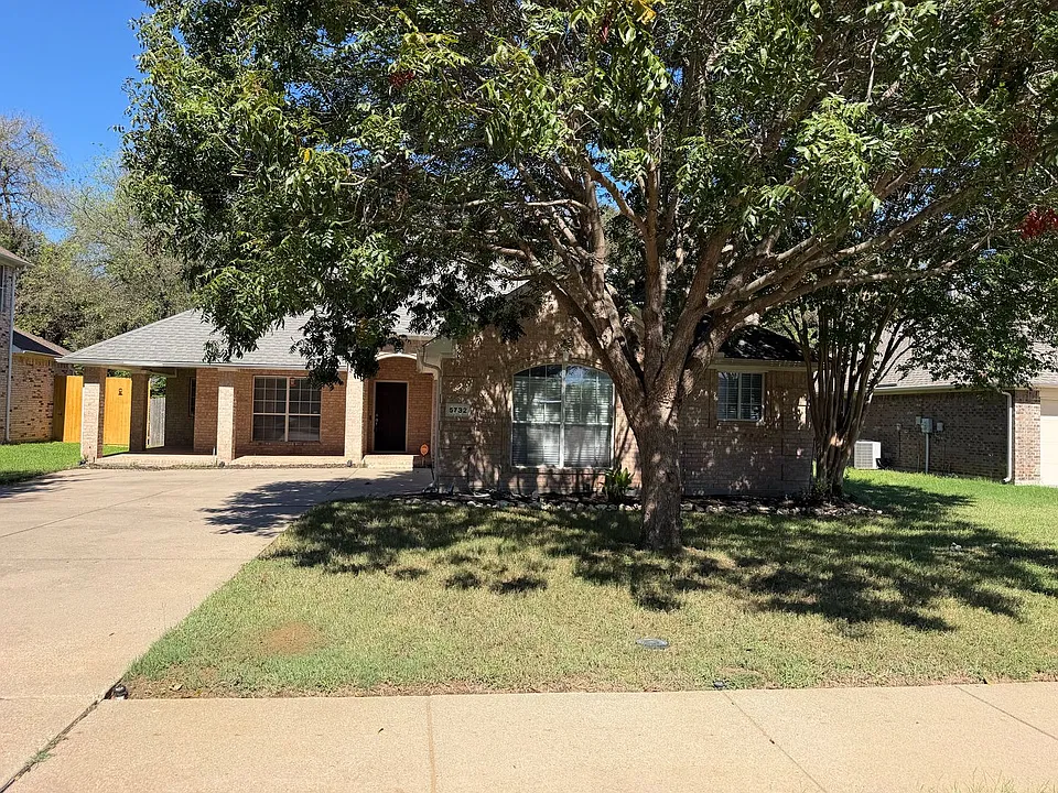 5732 Derek Way