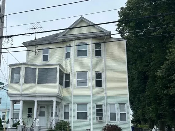 993-995 York Ave Floor 3, Pawtucket, RI 02861