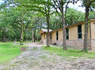 403 Silver Acres Rd, Azle, TX 76020
