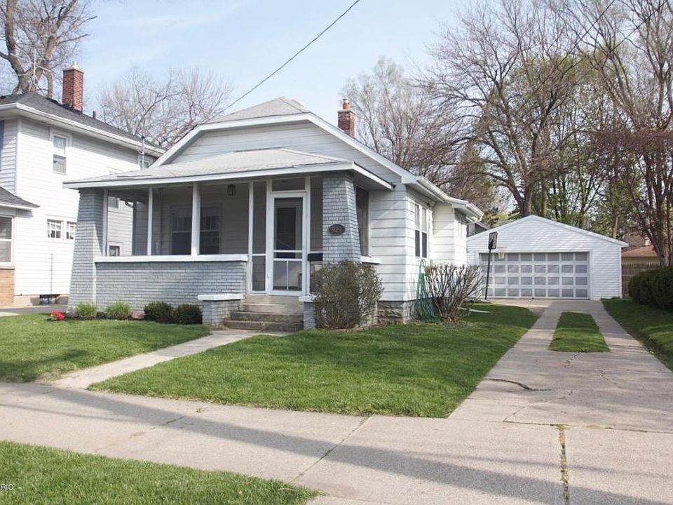 1st image of 929 Oaklawn St NE