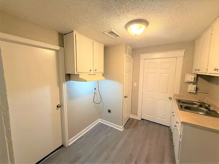 2673 Midland Ave — Photo 7