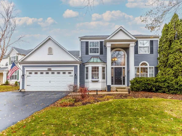 943 Chesapeake Blvd, Grayslake, IL 60030