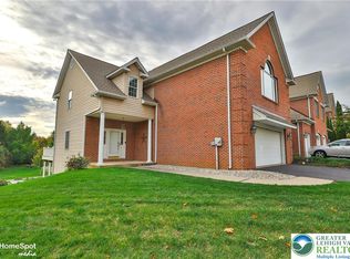 552 Parkside Ct, Allentown, PA 18104