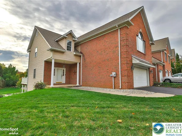 552 Parkside Ct, Allentown, PA 18104