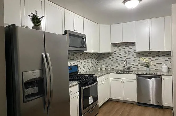 886 Quince Orchard Blvd #202