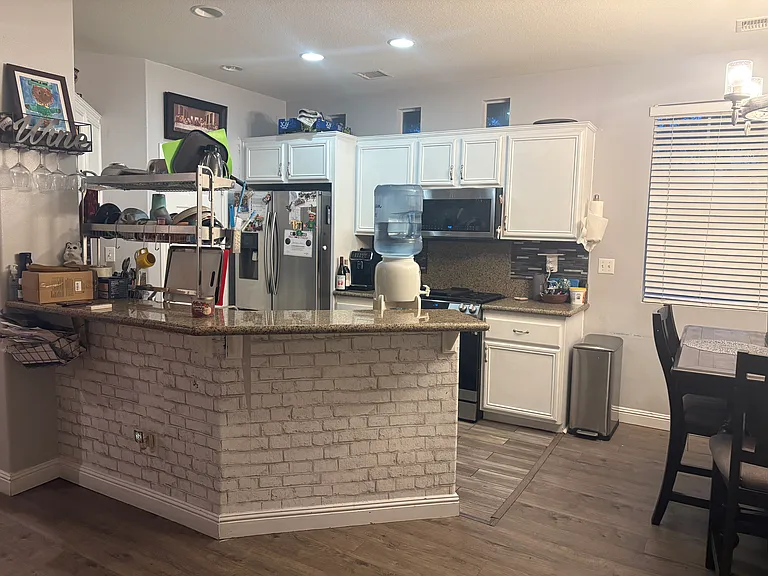 450 Arborwood St — Photo 6