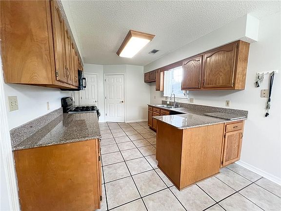 3rd image of 178 Cherokee Dr