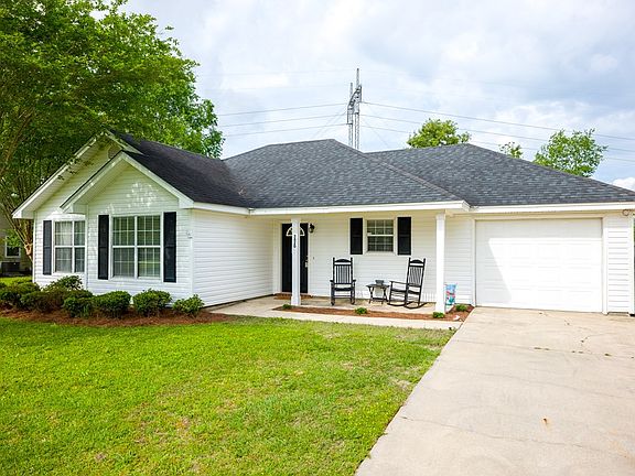 2nd image of 3820 Robin Ln