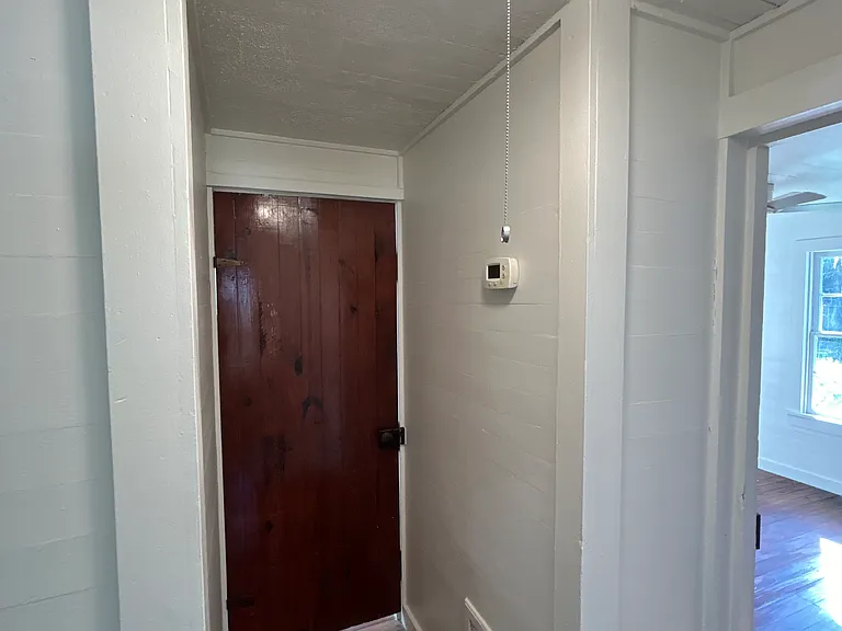 194 SE Craig Ave — Photo 6