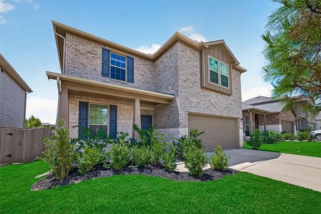 4 bed, 2.5 bath, 2538 sqft, $2,395 — Photo 1