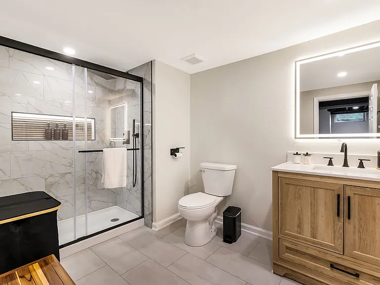 519 W Montclaire Ave — Photo 10