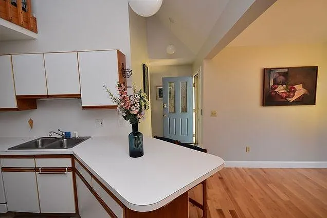 105 N Valley Rd — Photo 4
