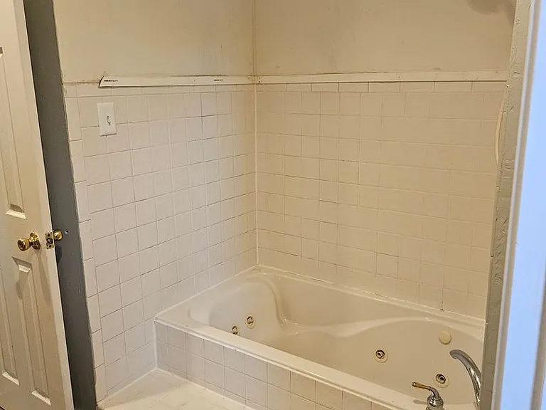 1208 Henning Ave — Photo 2