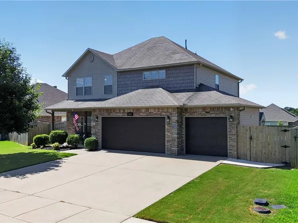 2704 Whispering Woods Ct, Lowell, AR 72745