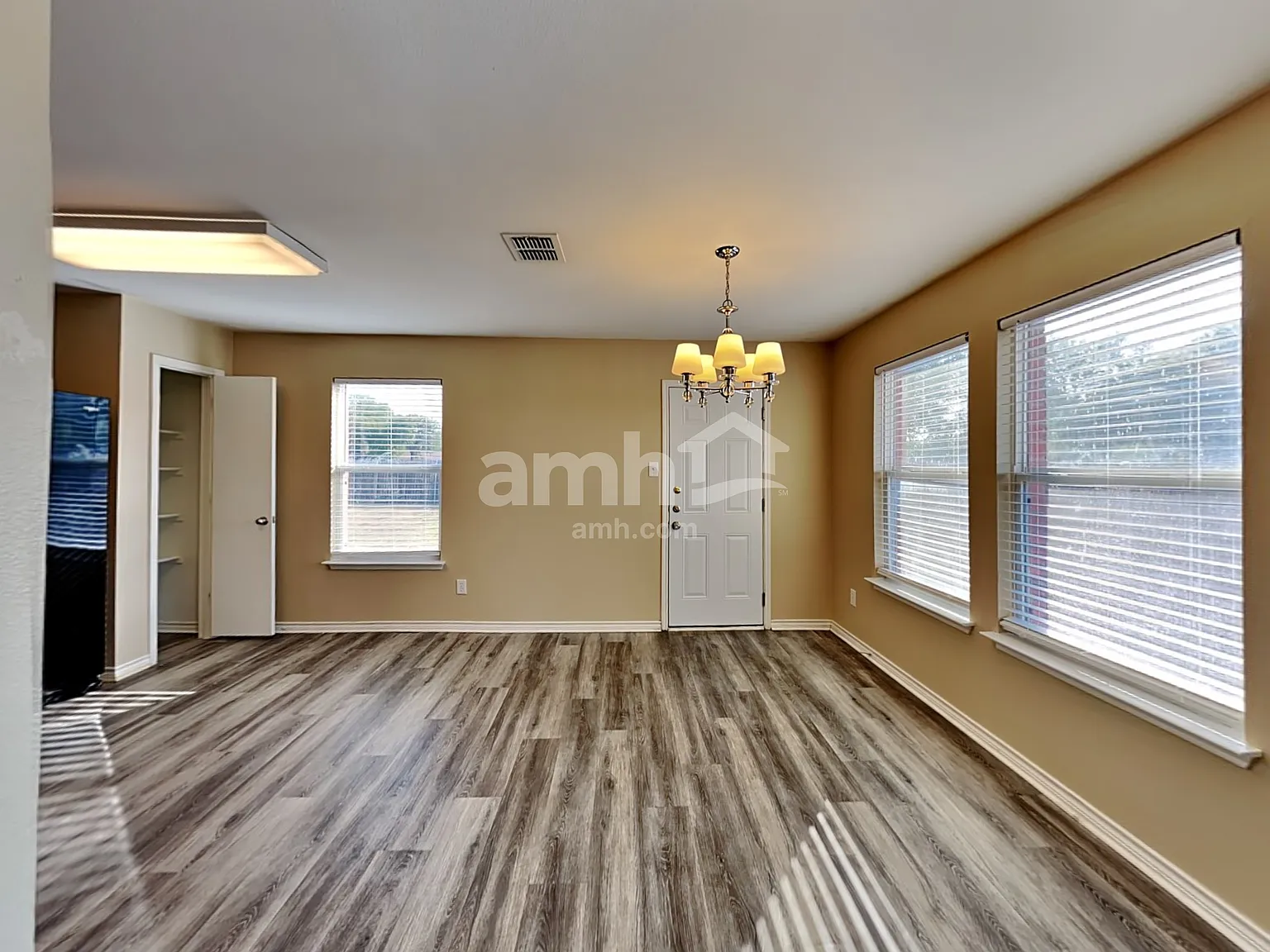 3 bed, 2.0 bath, 1654 sqft, $2,135 — Photo 4
