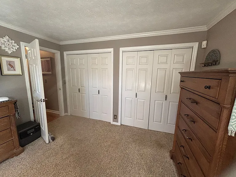 5240-5242 Old Oxford Ln — Photo 22