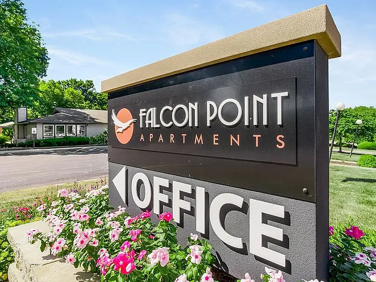 Falcon Point Apartments — Photo 58