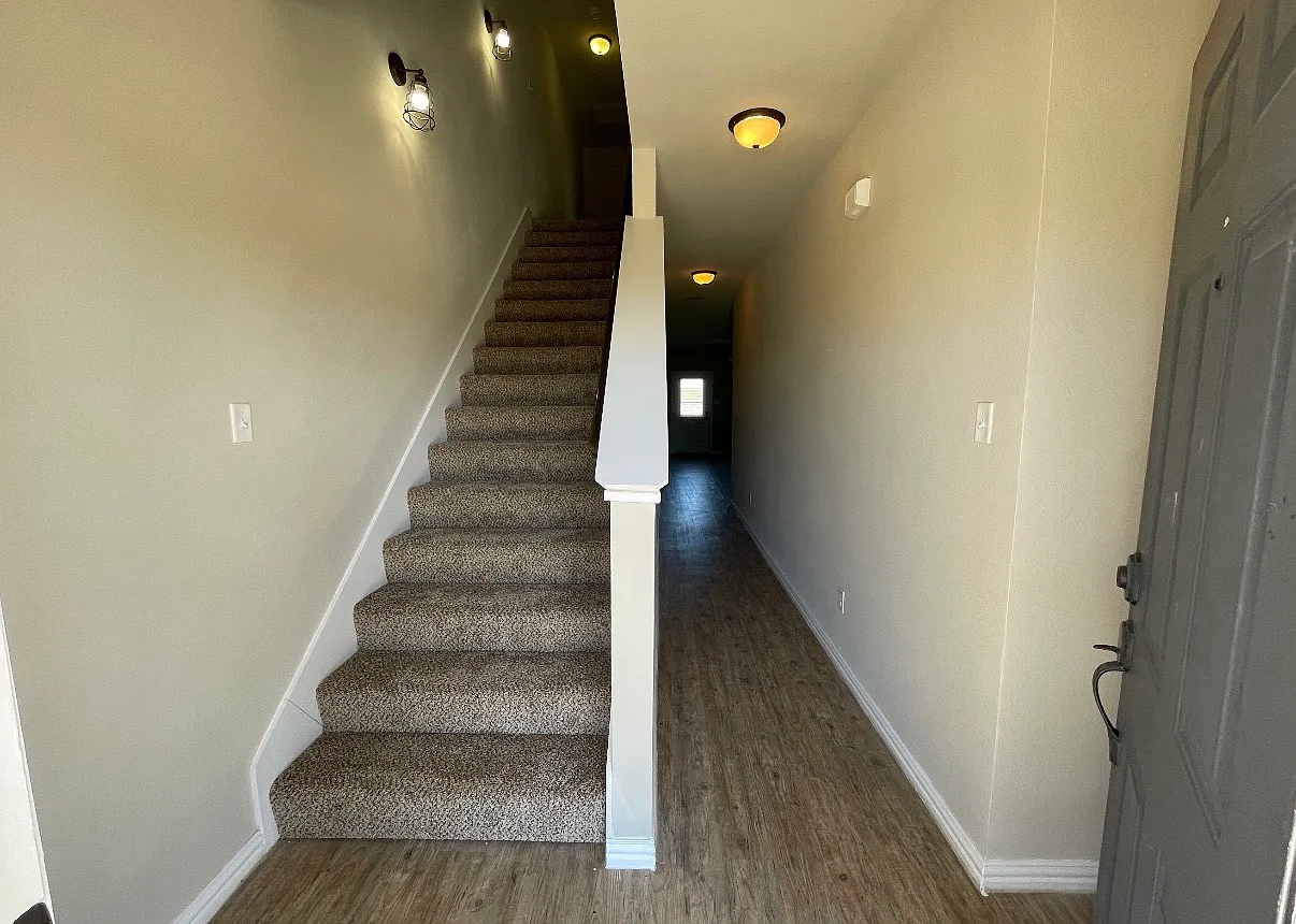 3 bed, 2.5 bath, 1366 sqft, $1,675 — Photo 2