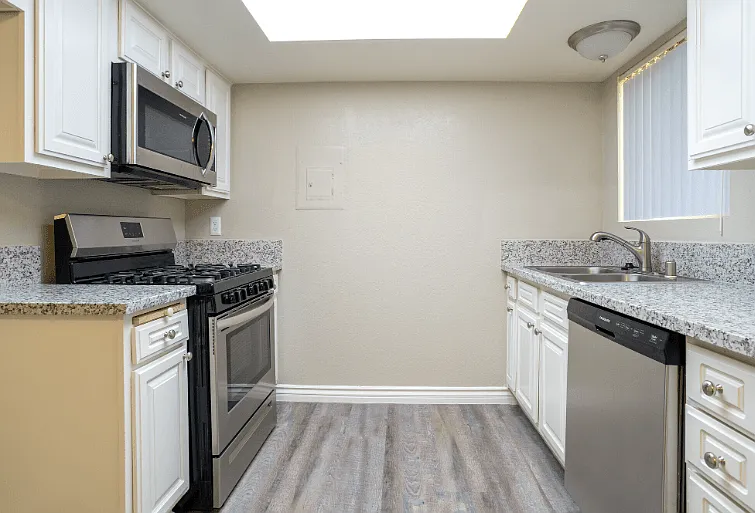Raintree Apartments — Photo 20
