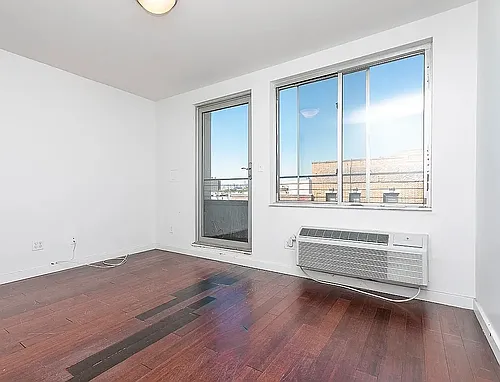 286 Stanhope St Photo 1