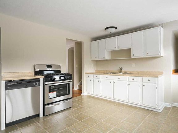 2nd image of 1953 Brimfield Ct