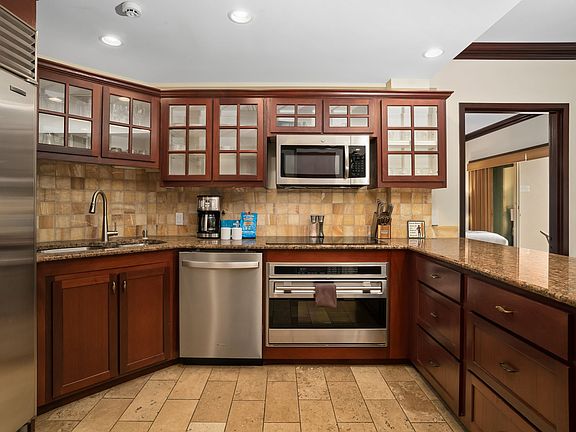 3rd image of 4-820 Kuhio Hwy APT G305