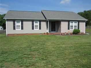 1518 Twin Oaks Dr, King, NC 27021