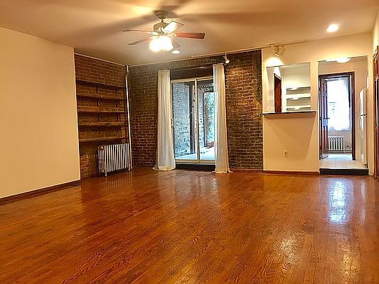 4th image of 140 W 75th St