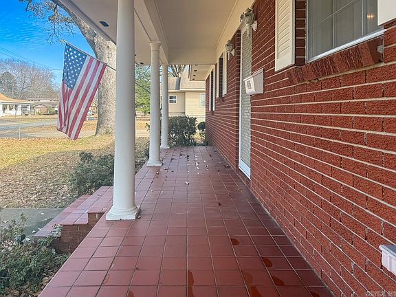 3rd image of 203 Pine Bluff St