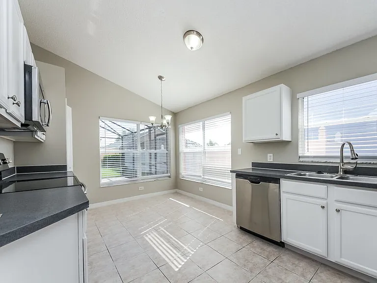 4616 Falcon Ave — Photo 7