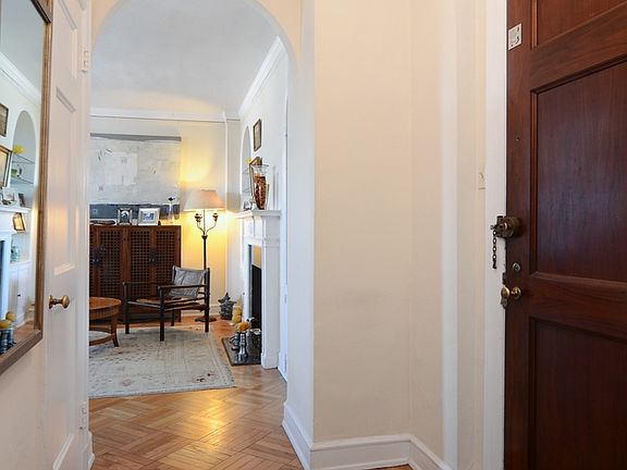 2nd image of 2000 N Lincoln Park W #312