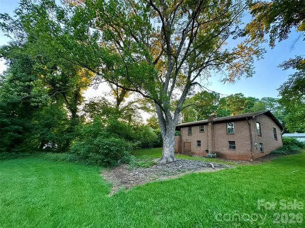 107 Conley St, Morganton, NC 28655