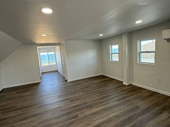 4th image of 968 W Ocean View Ave Unit B