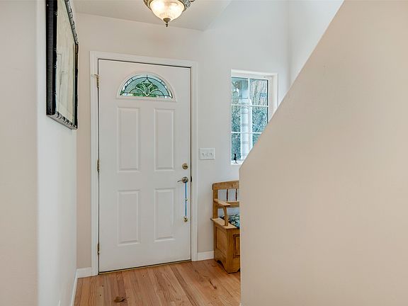 5th image of 214 Inez St
