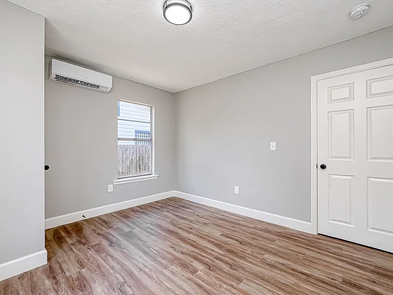 6715 Victoria St #A — Photo 12